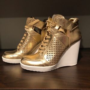 Light worn Sz 6.5 Nine West leather fashion runner